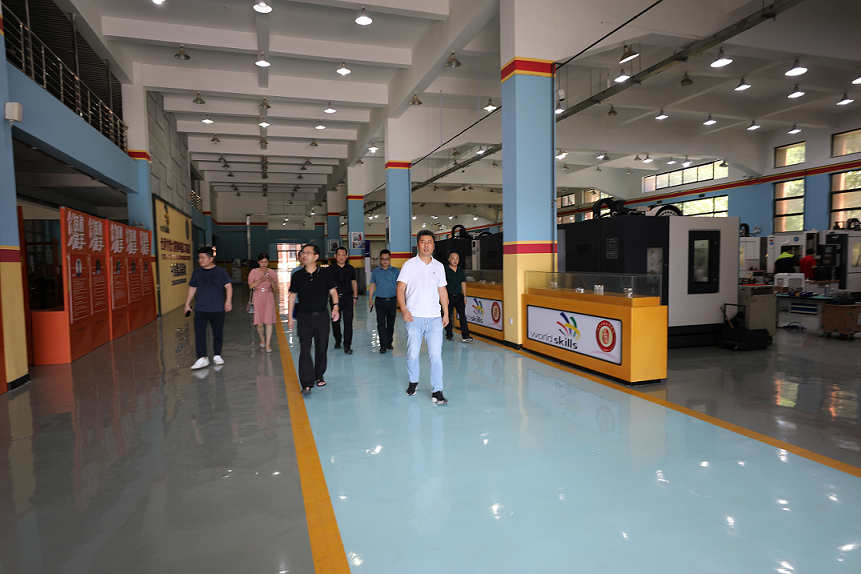 株洲市总工会副主席刘必林一行来安博页面在线登录调研