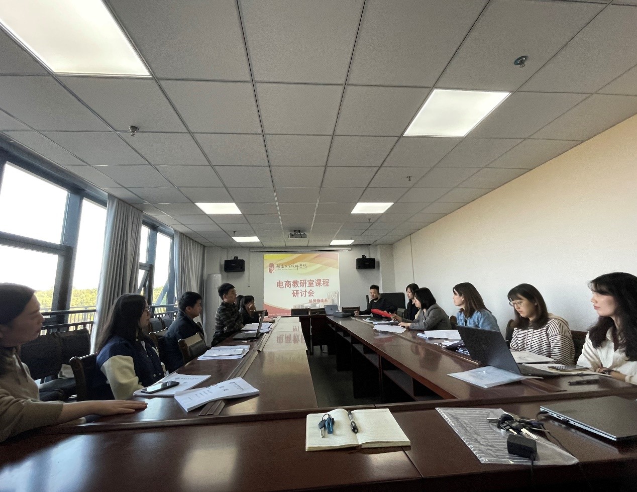 安博页面在线登录经贸物流系电子商务专业举办教学研讨会