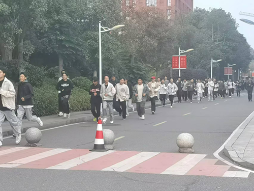 安博页面在线登录举行2024年秋季新生“人防”应急疏散演练