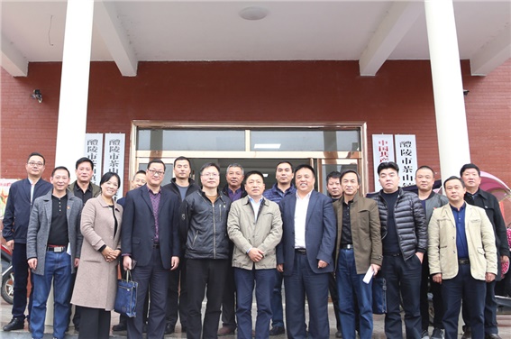 安博页面在线登录党委书记张格林深入茶山镇梅霞村指导脱贫攻坚工作