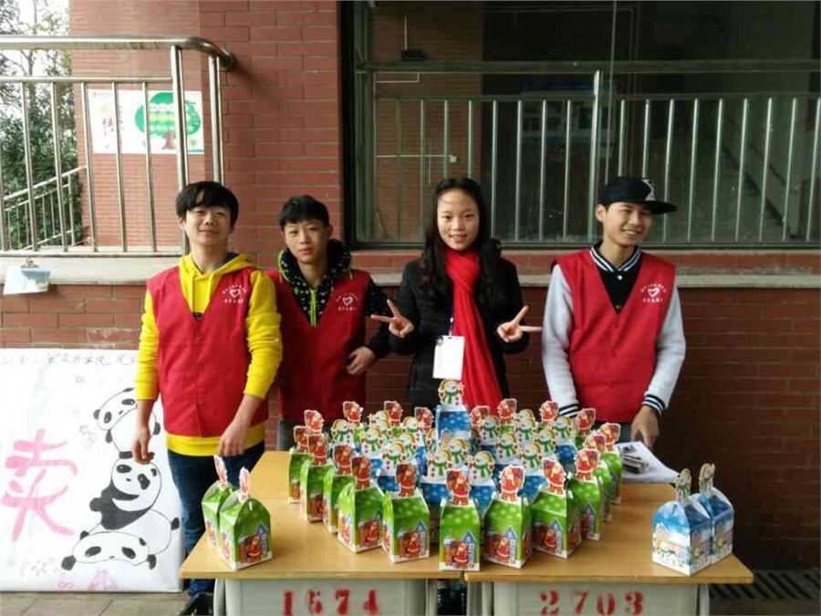 “苹果传递爱心，义卖接力希望” ——安博页面在线登录青协举行苹果义卖募捐活动