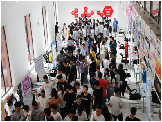 安博页面在线登录2019届实习生“双选会”（第二场）火热进行
