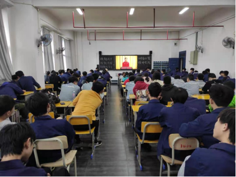 安博页面在线登录组织师生观看“技能成才技能报国”先进事迹视频报告会